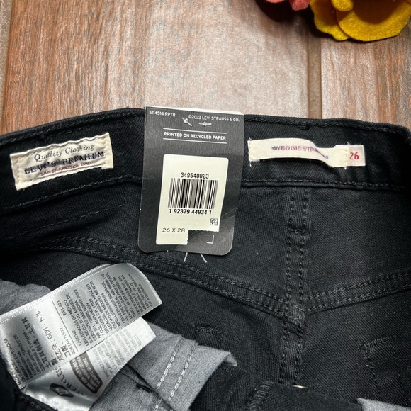Levi’s Premium Wedgie Straight Leg High Rise Denim Jeans - Picture 2 of 5